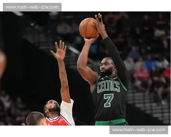 杰伦·布朗獭兔报销后担重任 场均29.7分证FMVP含金量 杰伦·布朗獭兔报销后担重任 场均29.7分证FMVP含金量